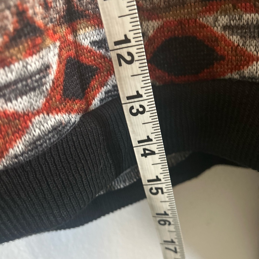 Pre-Owned, super soft crop top, sweat shirt. Please see pics for details. - Picture 6 of 6